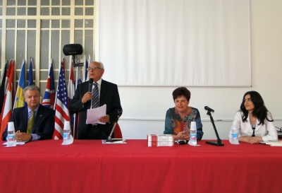 2013-07-23-Presentazione-libro-Rati-tavolo